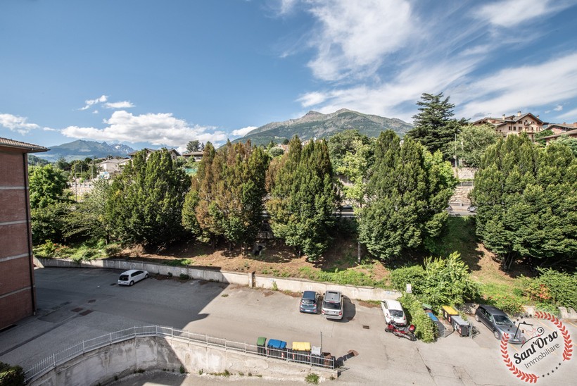 APPARTAMENTO 5 LOCALI CON AUTORIMESSA A RIDOSSO DEL CENTRO DI AOSTA