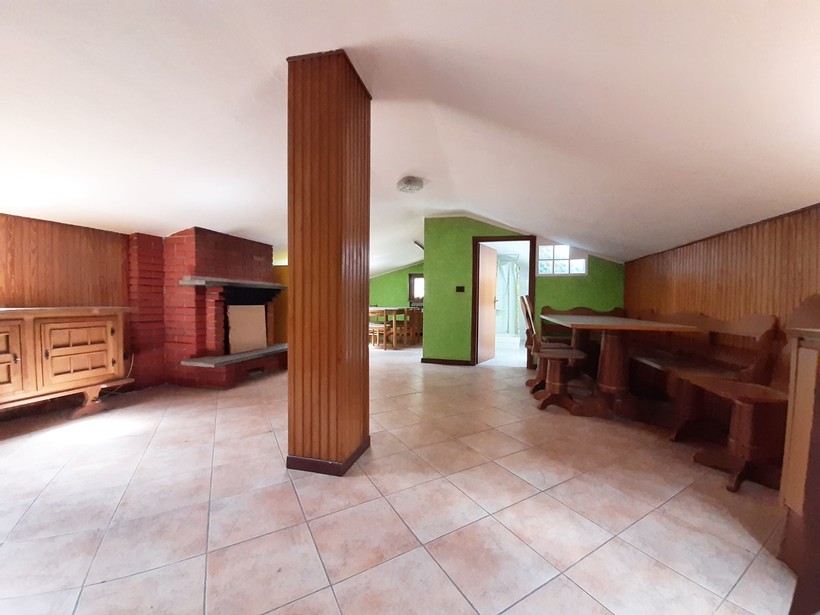 Appartamento di ampia metratura e disposto su due livelli ad Aosta