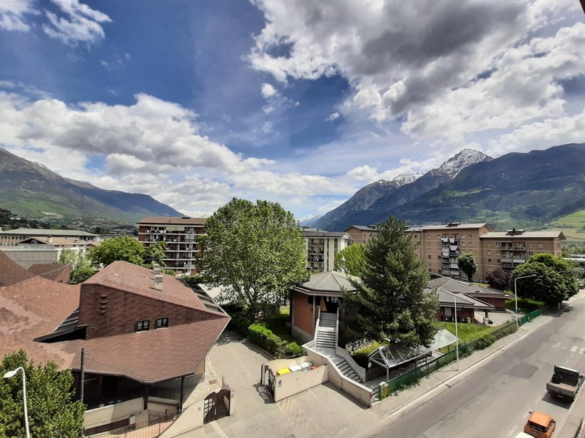 Appartamento di ampia metratura e disposto su due livelli ad Aosta